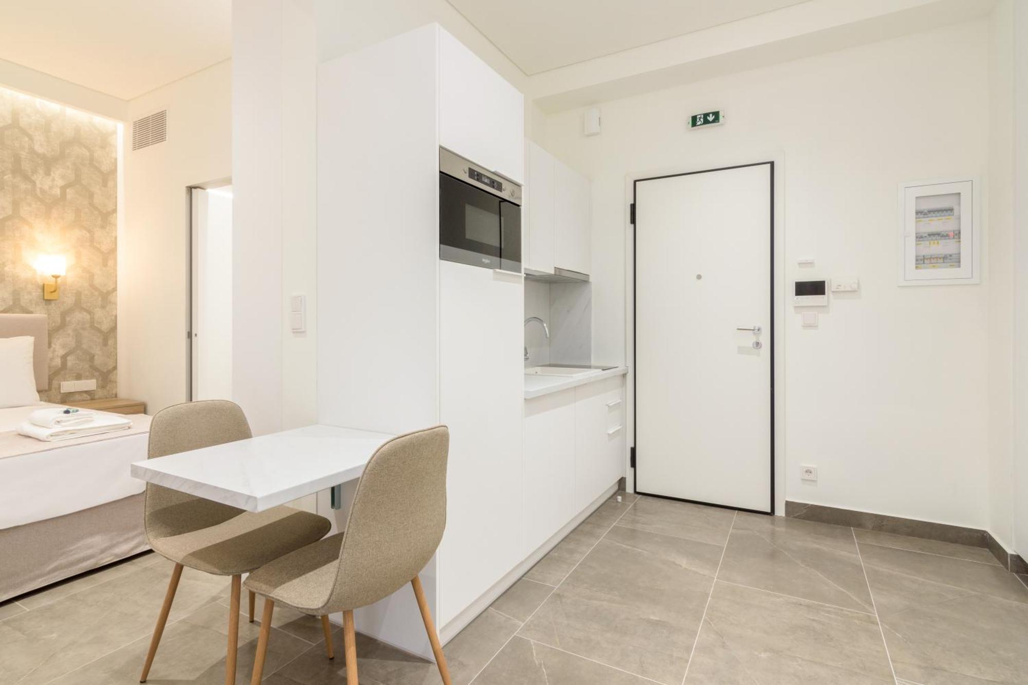 Socrates Fully Equipped With Unique Design Appartement Athene
