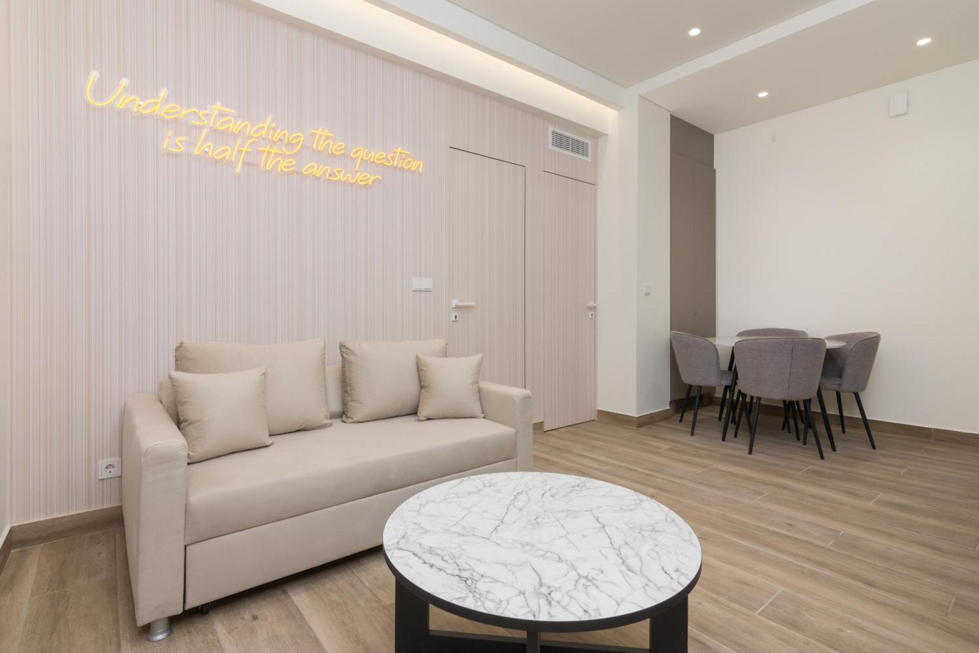 Socrates Fully Equipped With Unique Design Apartment