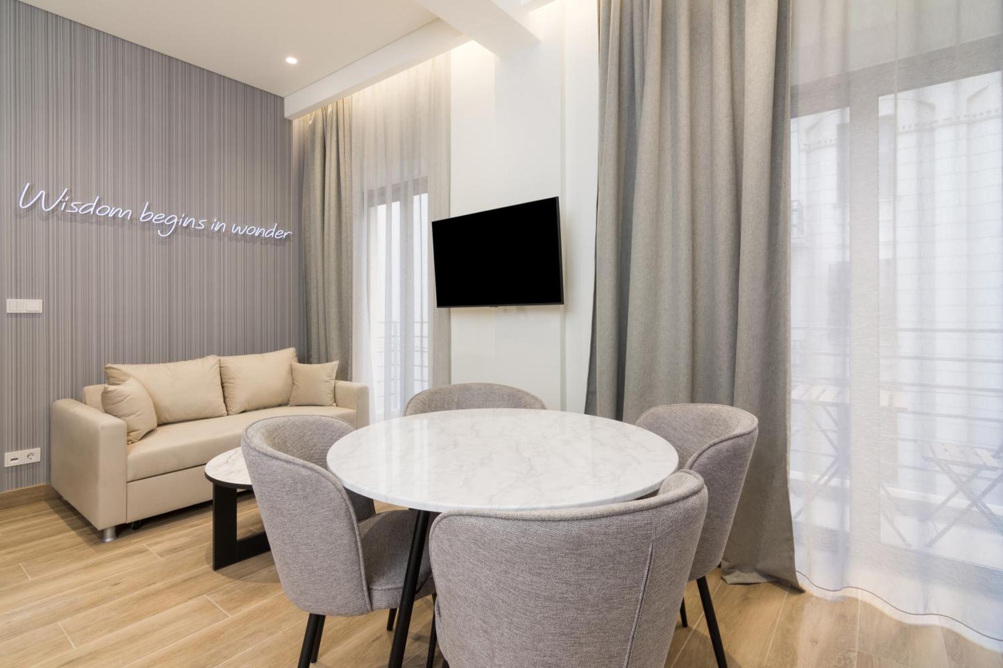 Socrates Fully Equipped With Unique Design Apartment